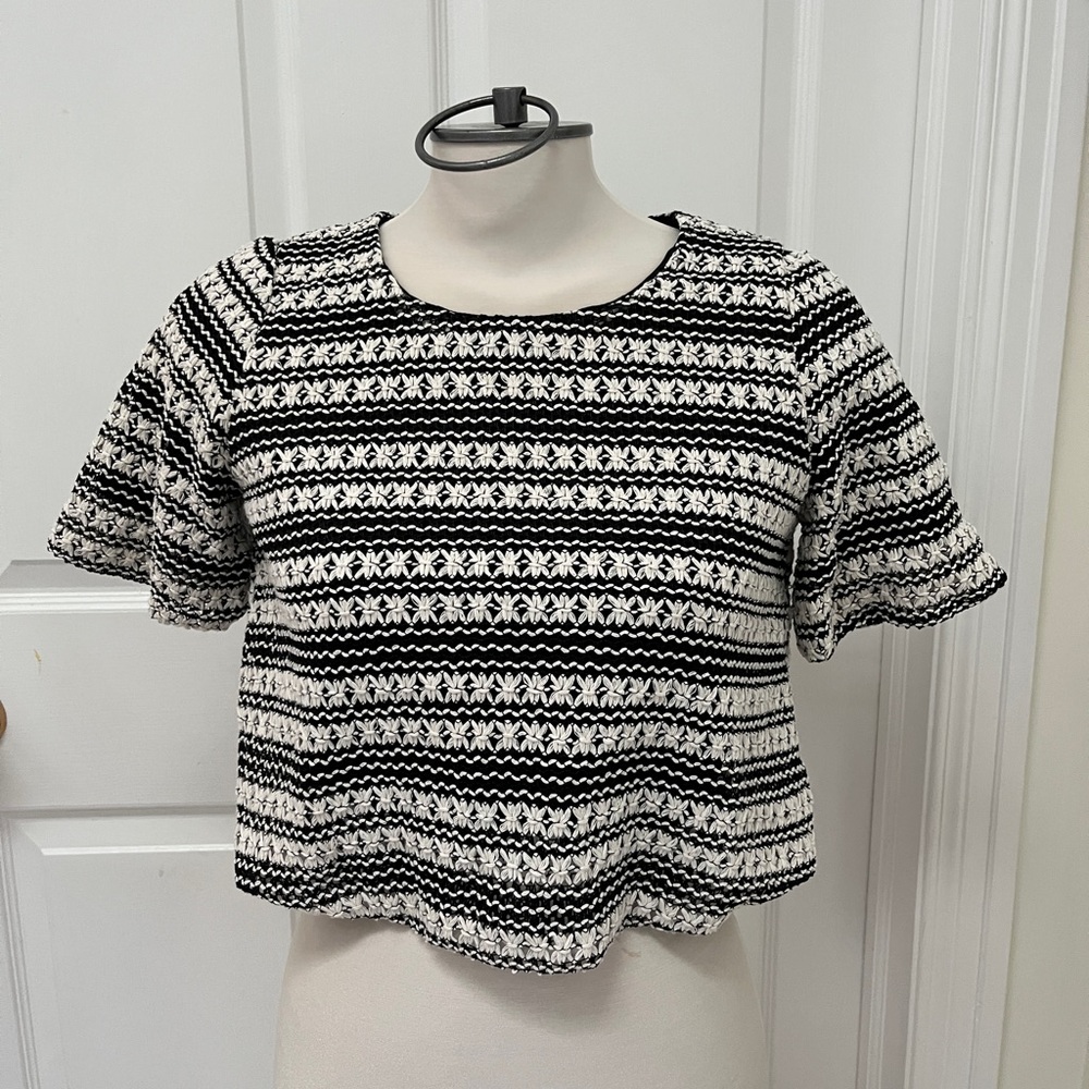 Day Elegant Black and White Striped knit Crop Top ladies small